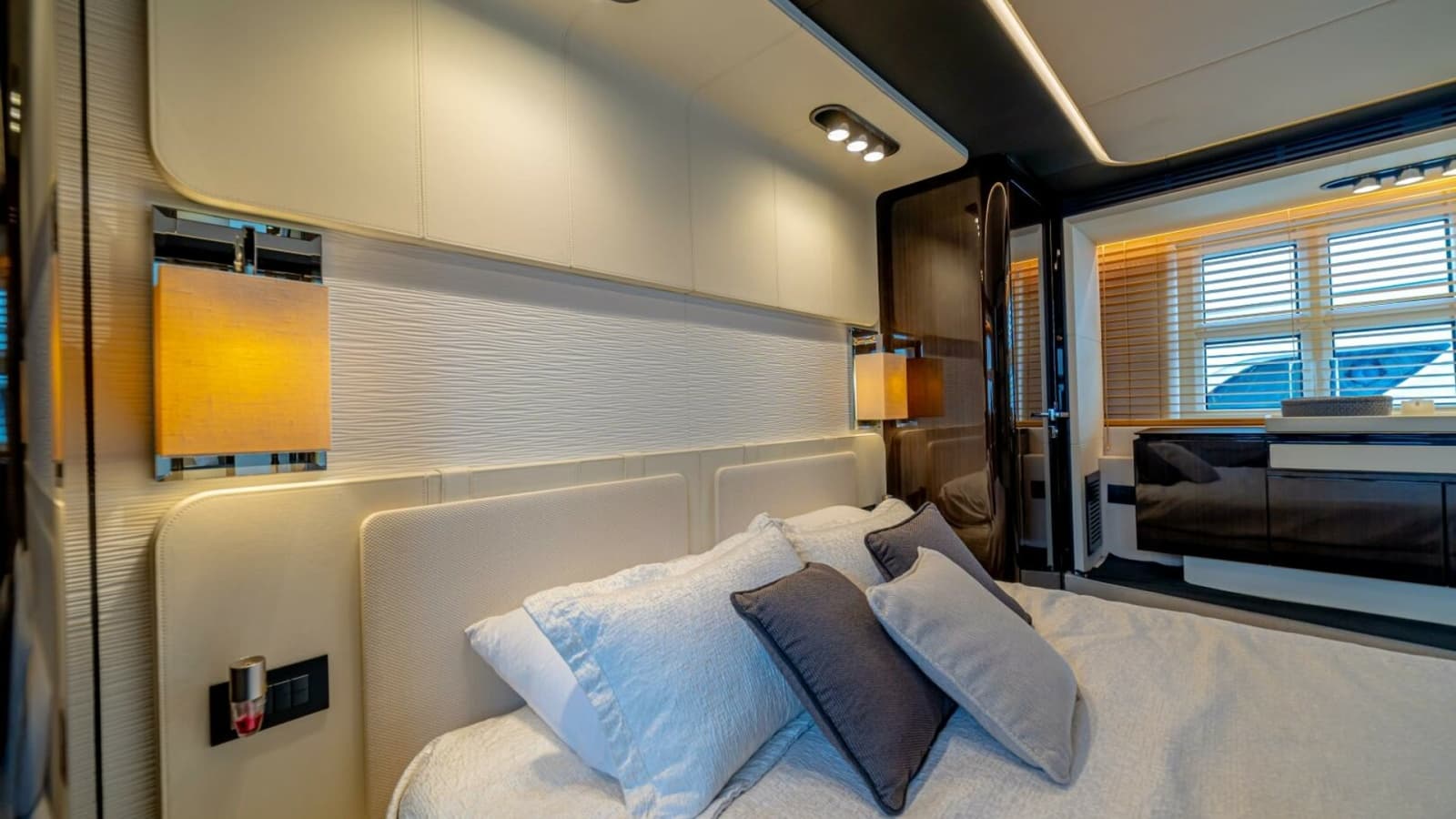 2017 Azimut 77 "Carpe Diem"