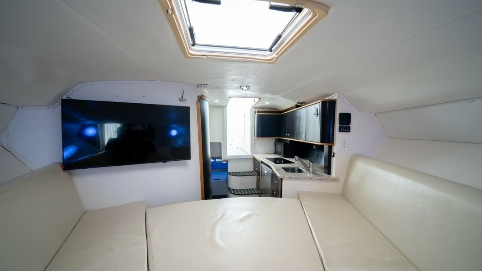 2011 Contender 40 Express