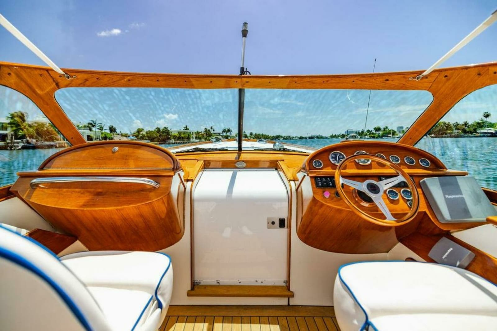 2004 Hinckley Talaria 29 R