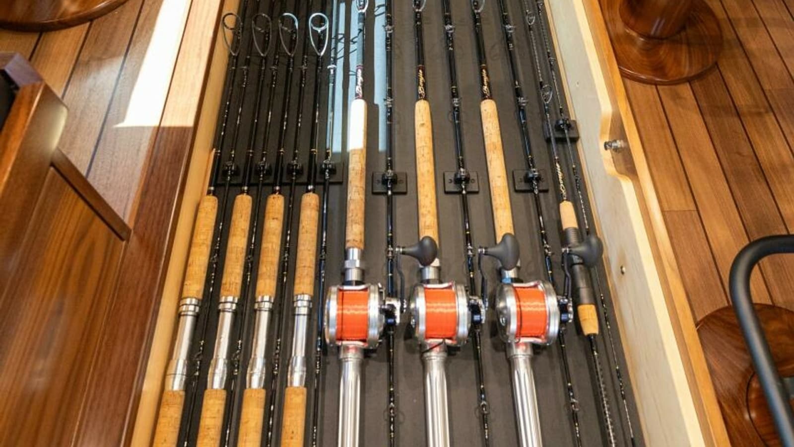 2025 82 Viking Convertible Boujie Under Dinette Tackle (2)