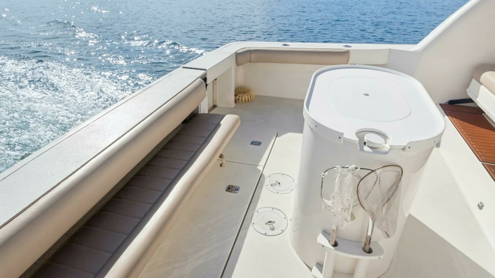 2000 Sea Ray 370 Express Cruiser "Sandie Lee" - Aft Deck Livewell and Fishing Area