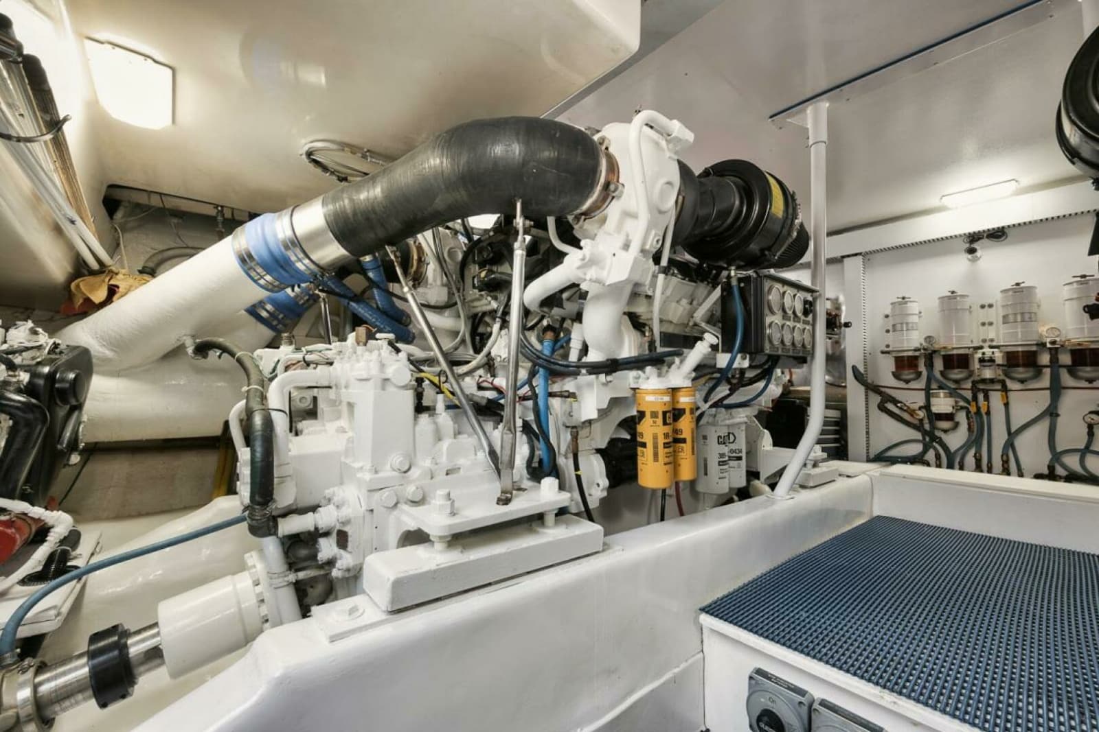 Ocean 73 UNCONQUERED - Engine Room