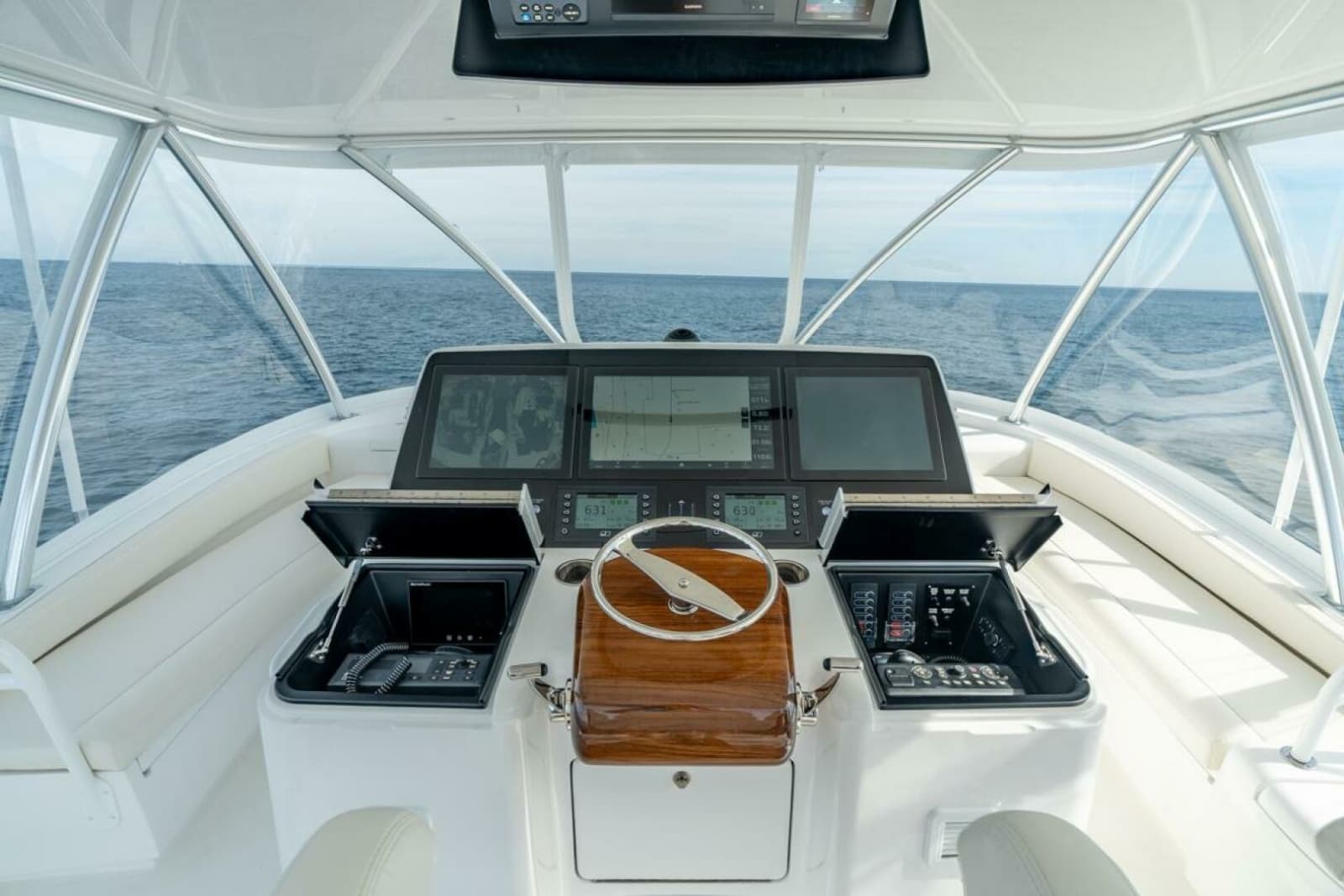 Viking 64 - Helm
