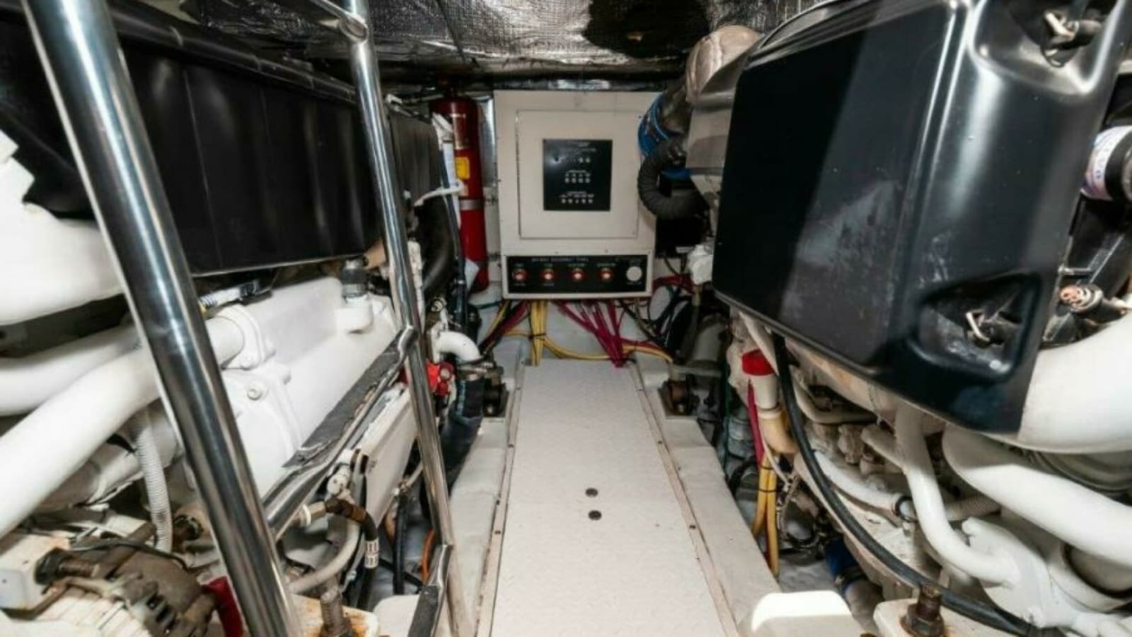 2006 47 Cruisers Engine Room