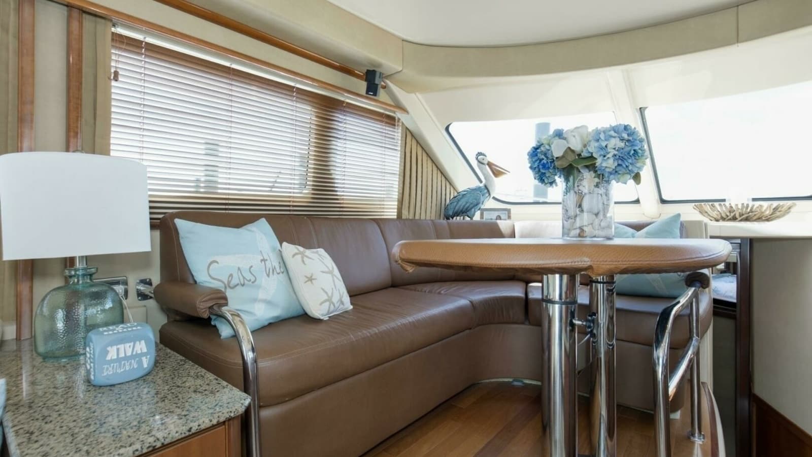 2007 52 Sea Ray Sedan Bridge Reel Destiny Dinette
