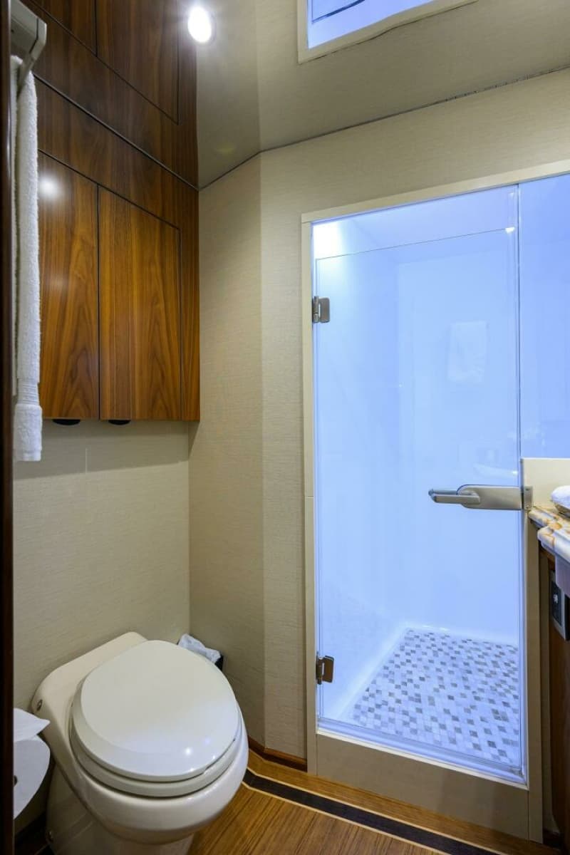 Viking  92 SPECULATOR - Guest Stateroom Ensuite Head