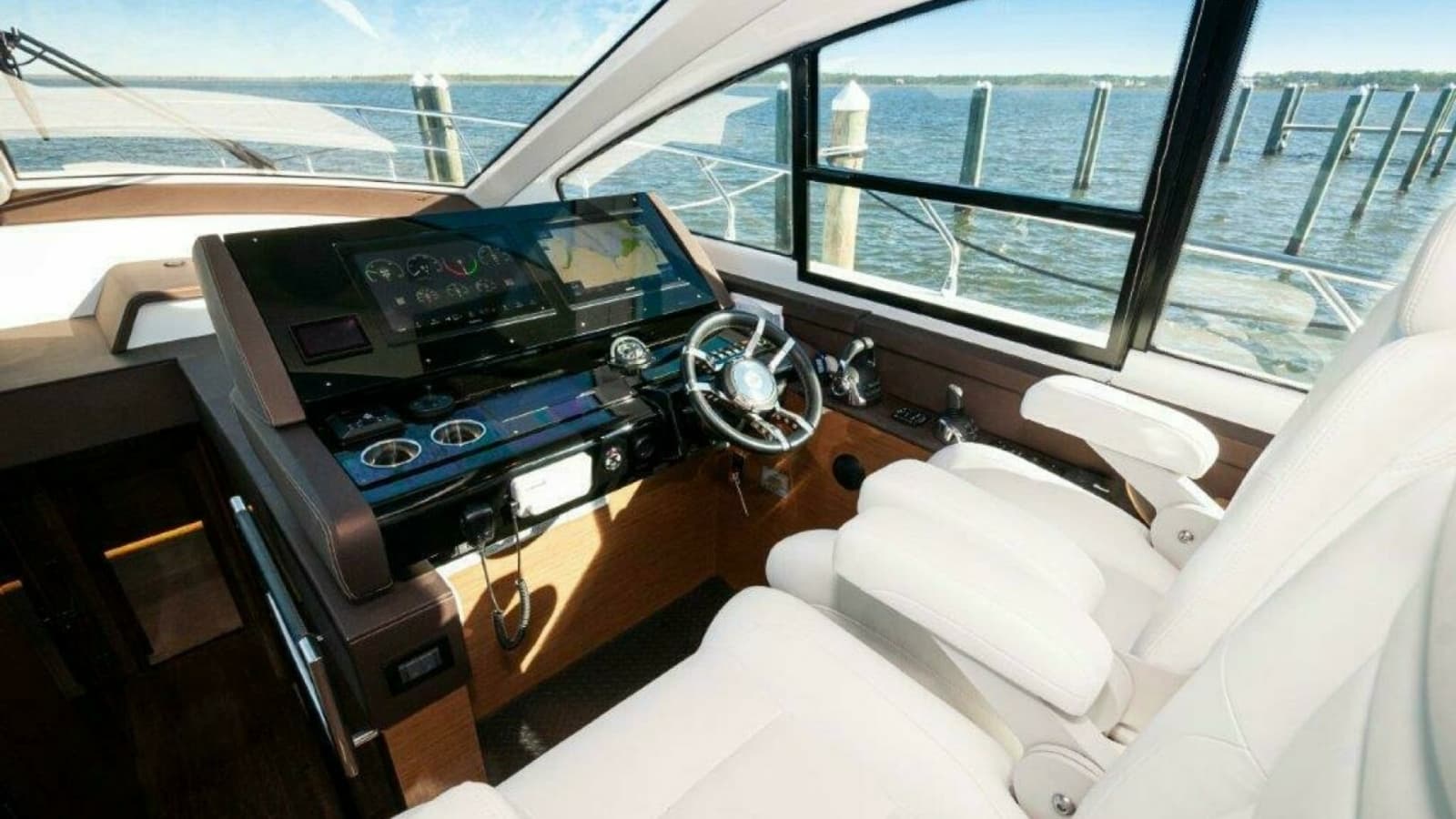 2020 Cruisers Yachts- HARPER BELL- Helm