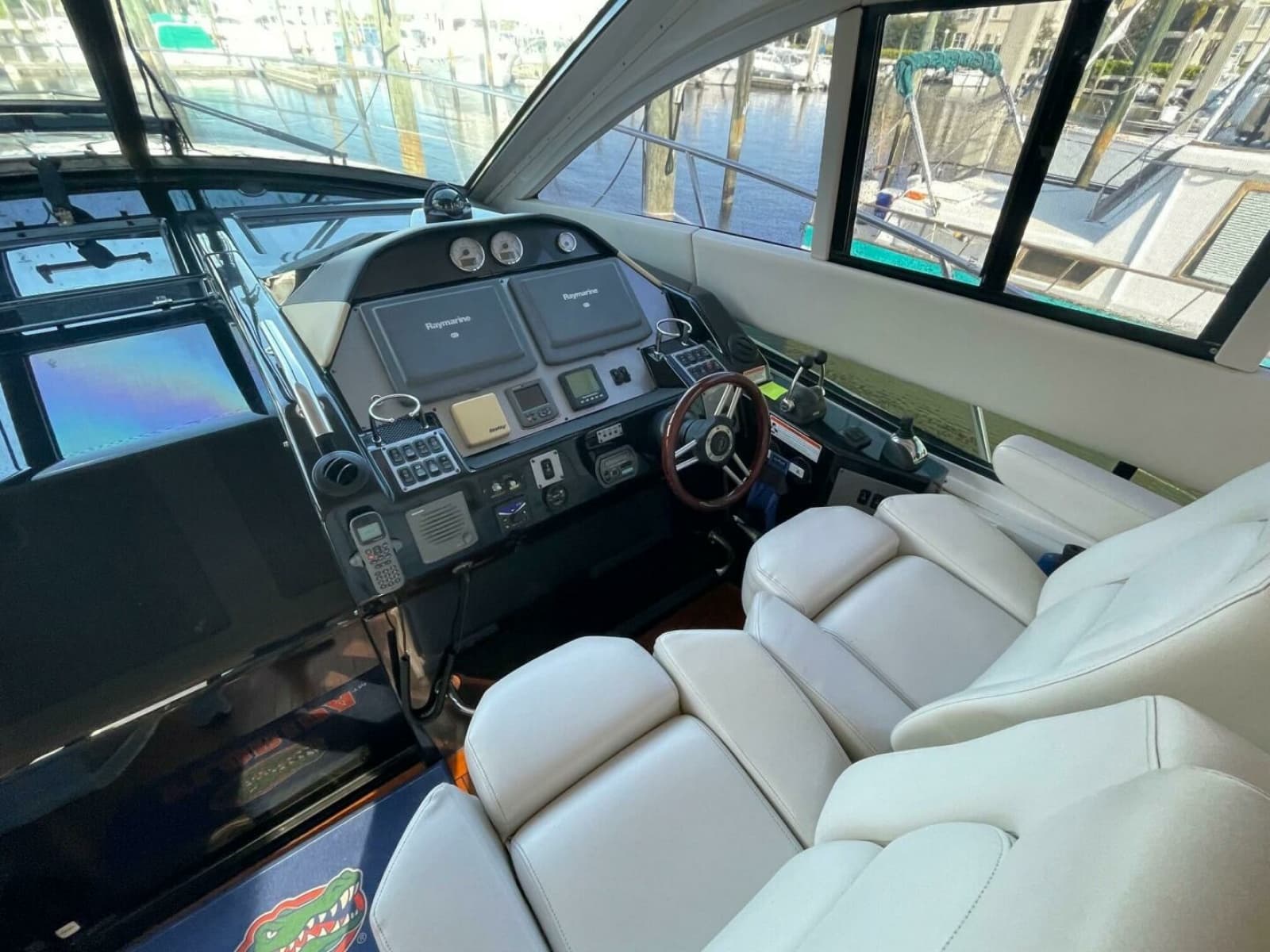 Regal 52 Sport Coupe - Helm Deck