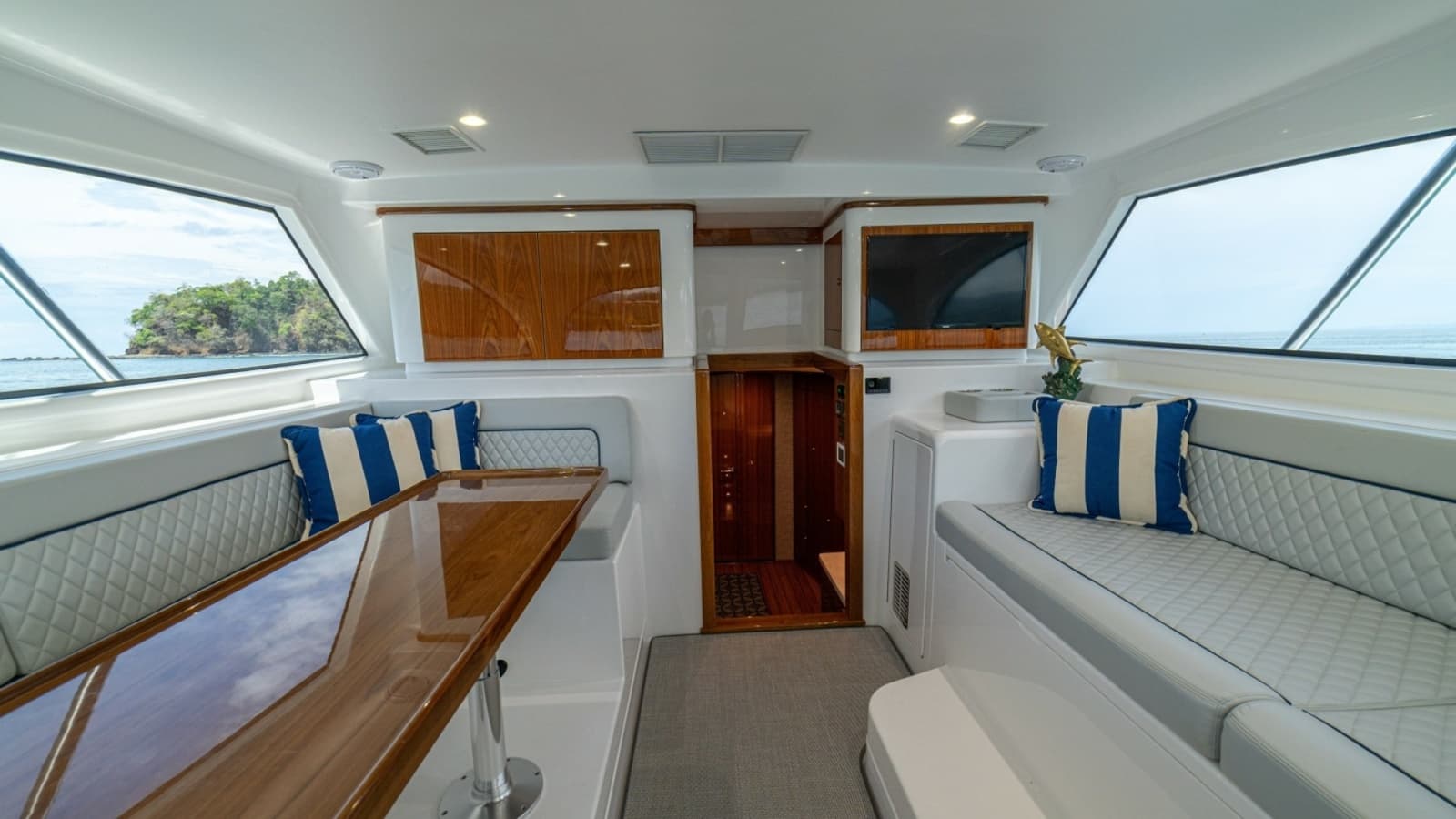 2023 Viking 46 Billfish Salon