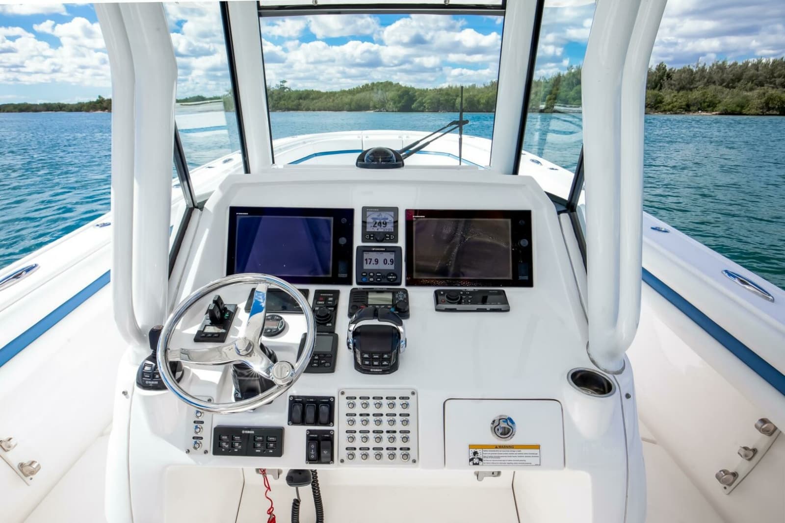 Intrepid 375 - Helm