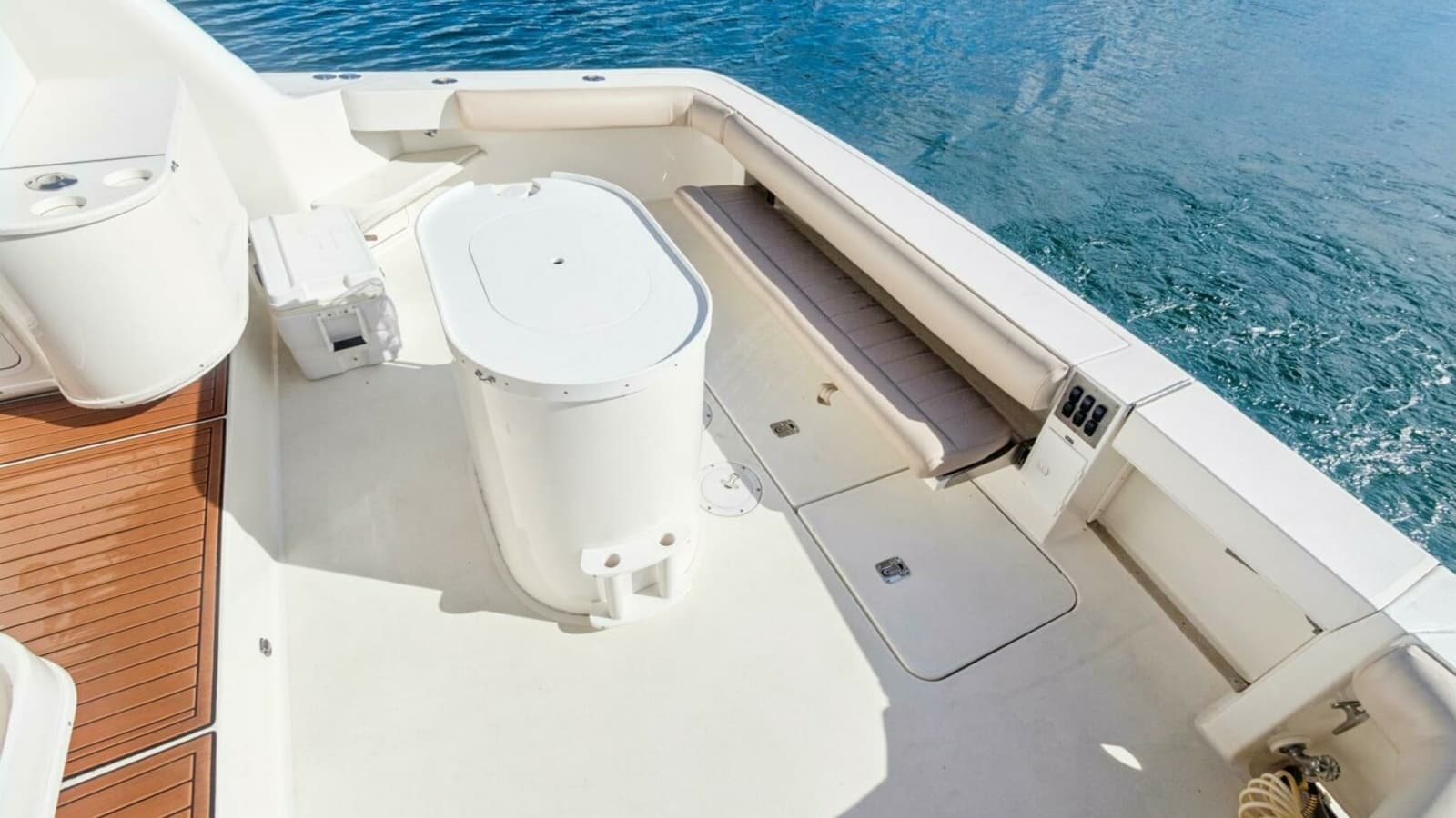 2000 Sea Ray 370 Express Cruiser "Sandie Lee" - Livewell and Fishing Area