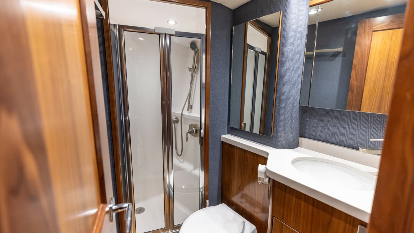 Elegant En-Suite Bathroom