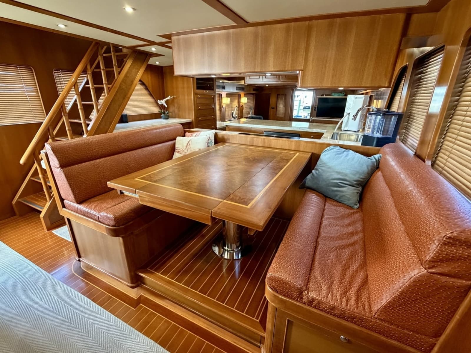 Alaskan 70 OHANA - Dinette