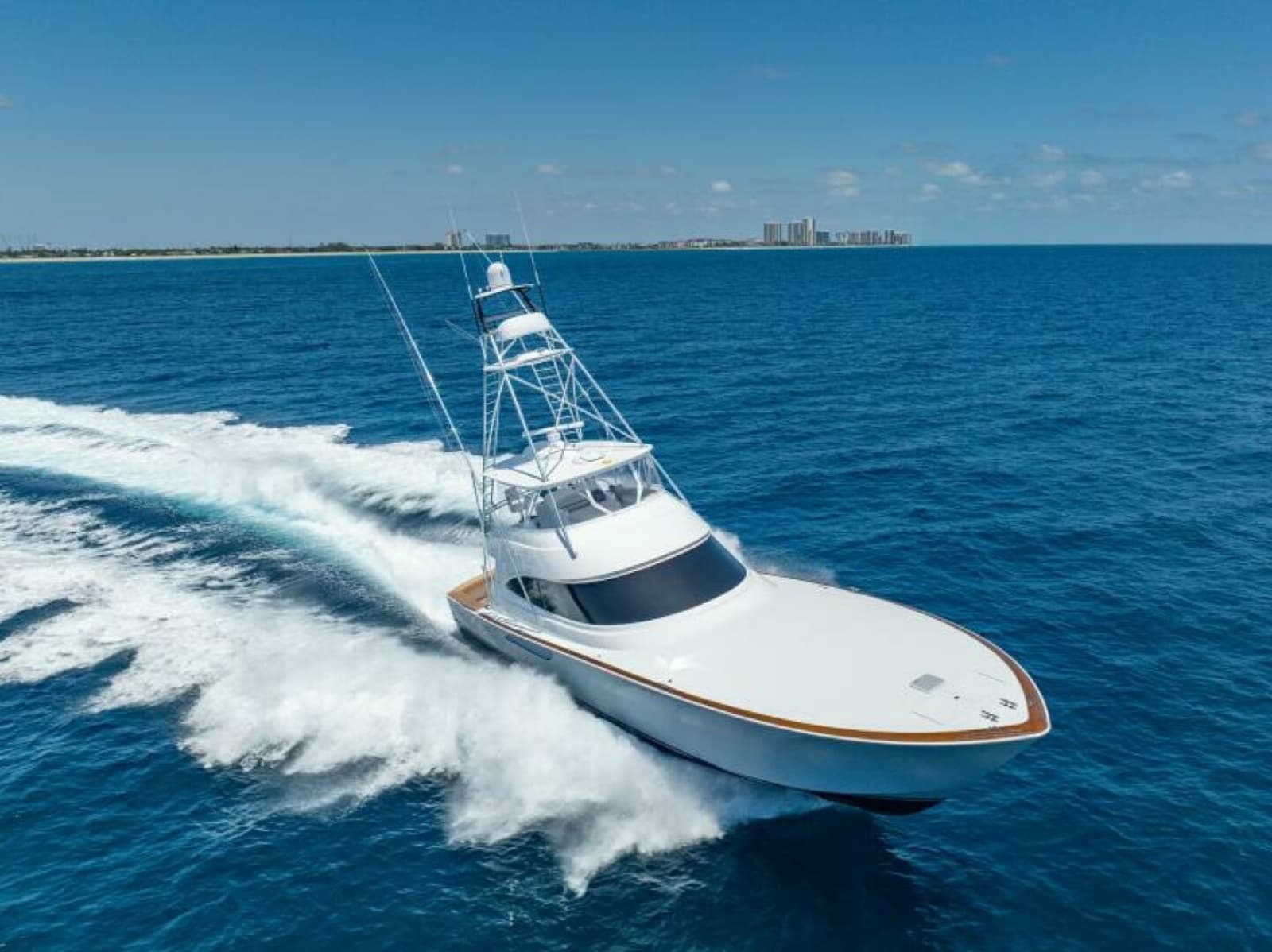 Viking 74 Convertible - Running Exterior Profile