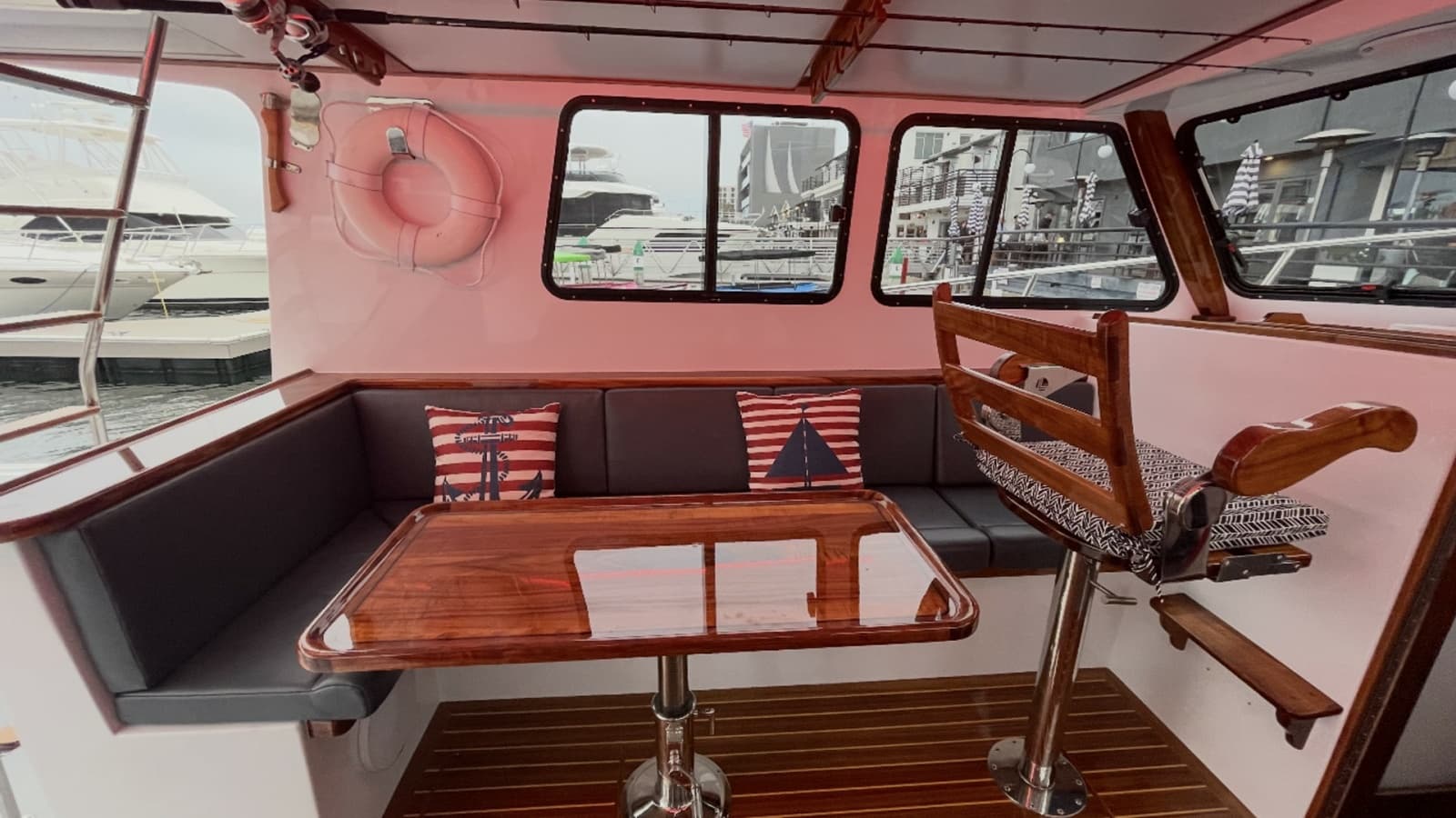 2019 Donelle 35 Flybridge Sportfish "BEAR FLAG 3.0" - Flybridge Seating Area with Helm Chair