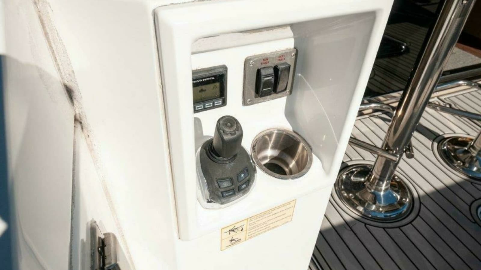 2020 Cruisers Yachts- HARPER BELL- Cockpit Controls