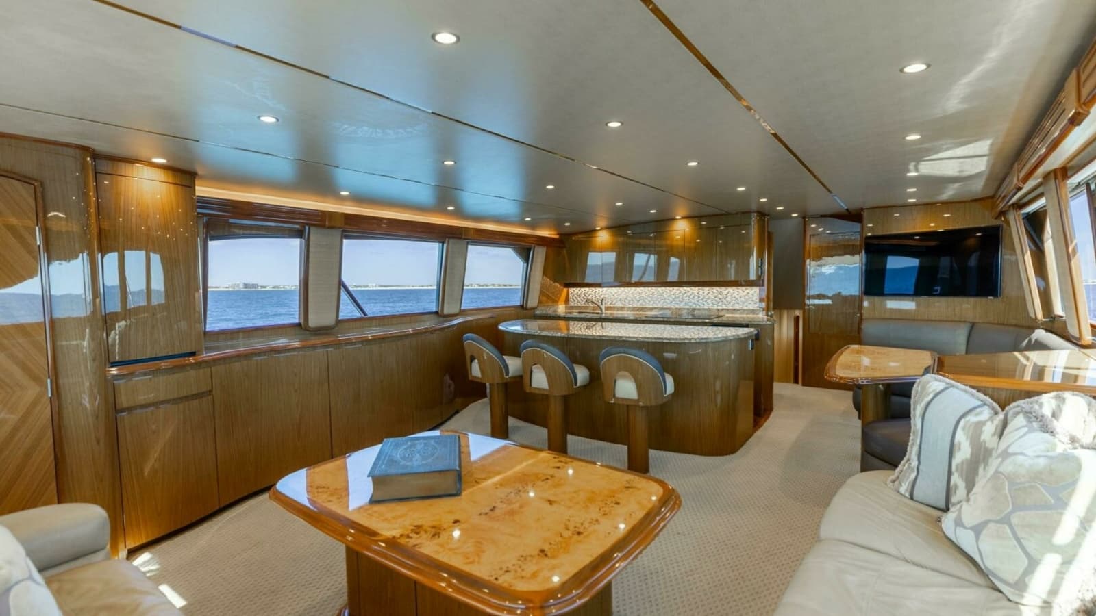 2013 Viking 76 Convertible- REEL FIRE- Salon