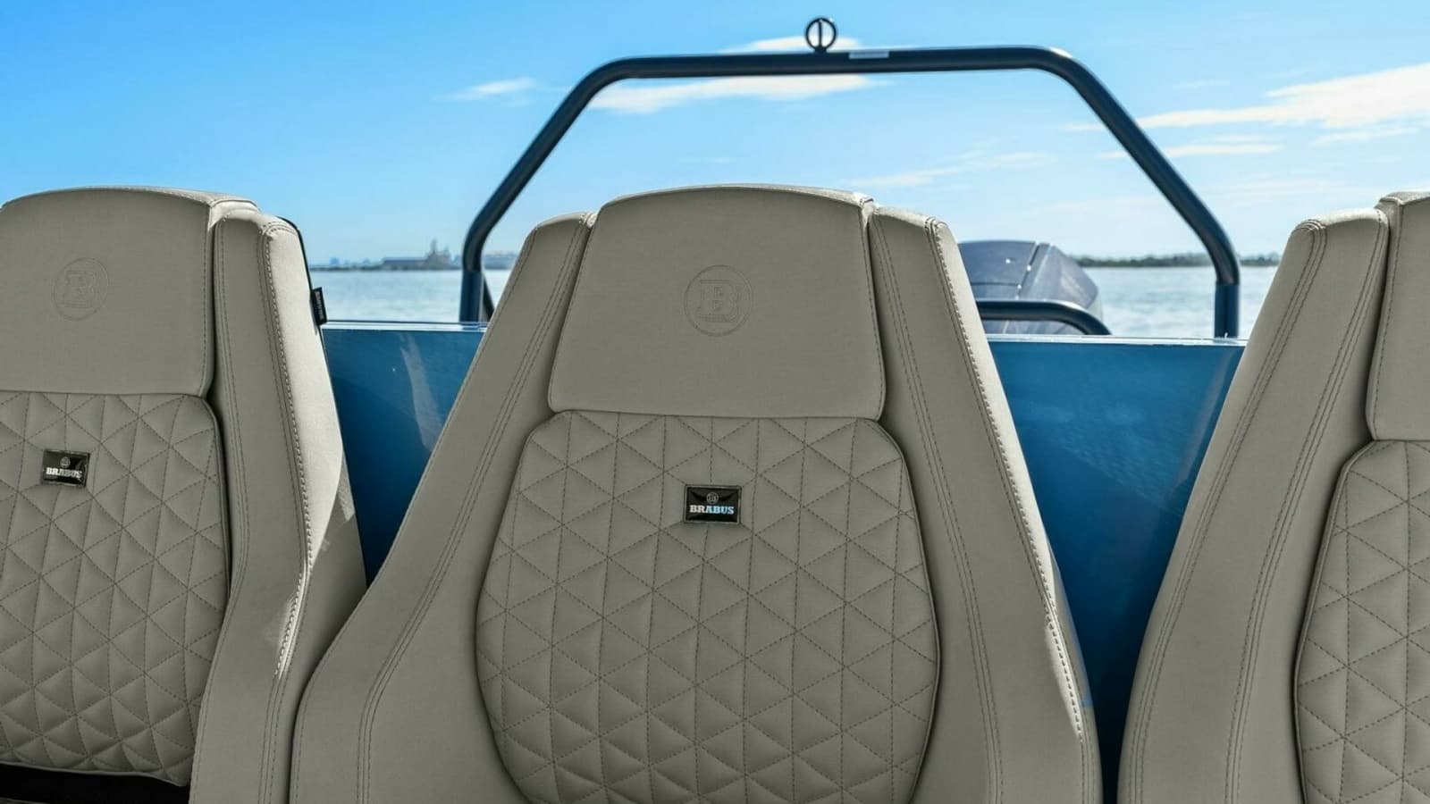 2022 Axopar Brabus Shadow 500 TT - Aft Seating