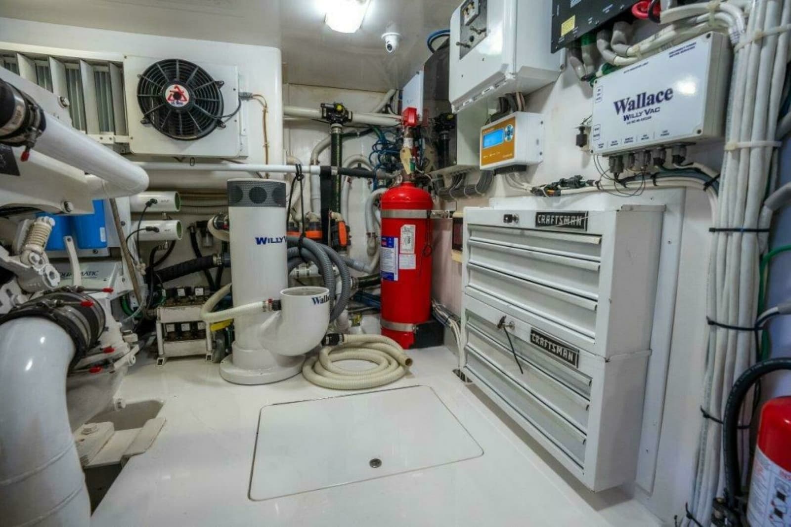 2015 Viking 66 No Collars - Engine Room