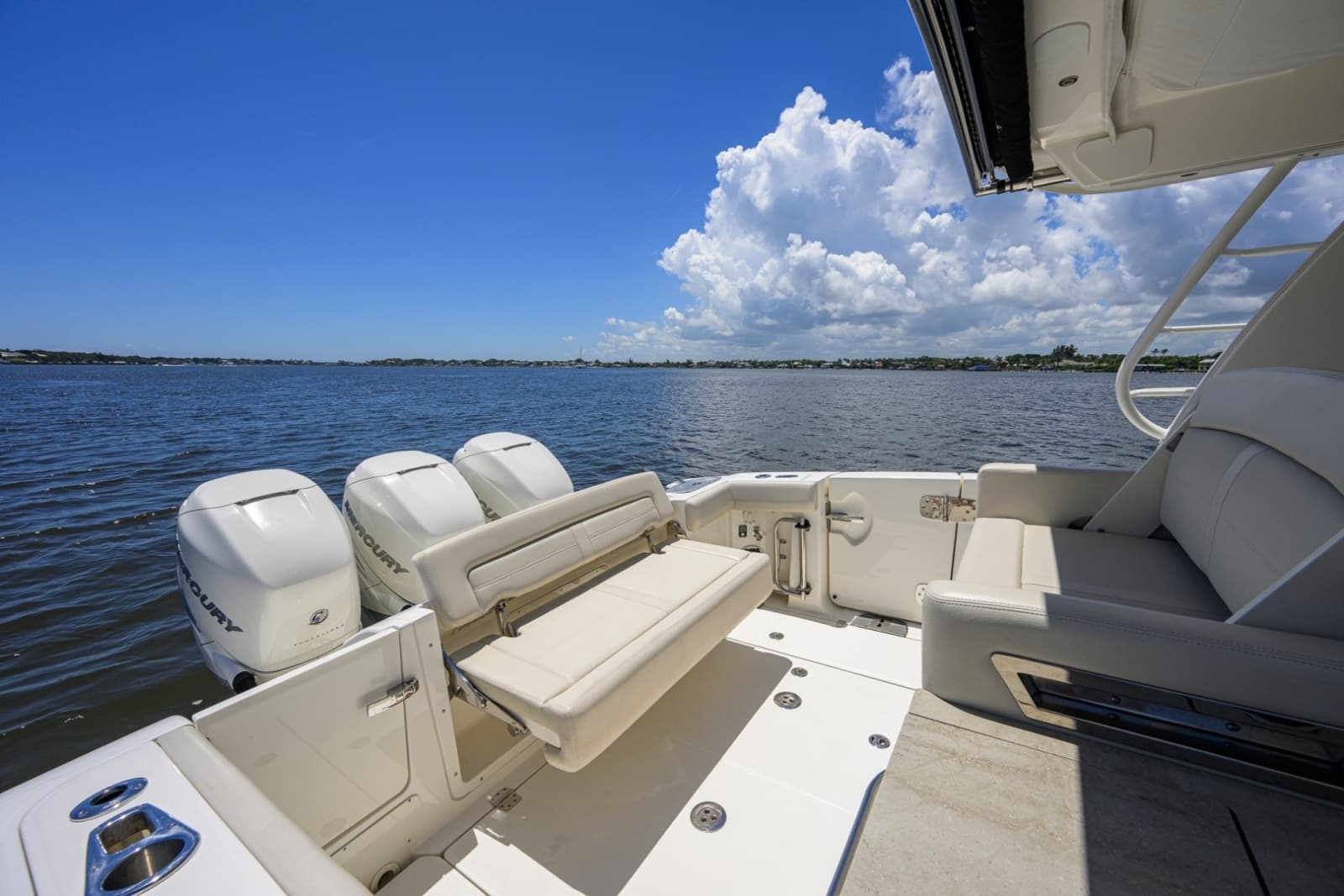 Boston Whaler 35 - DERRYN -  Cockpit