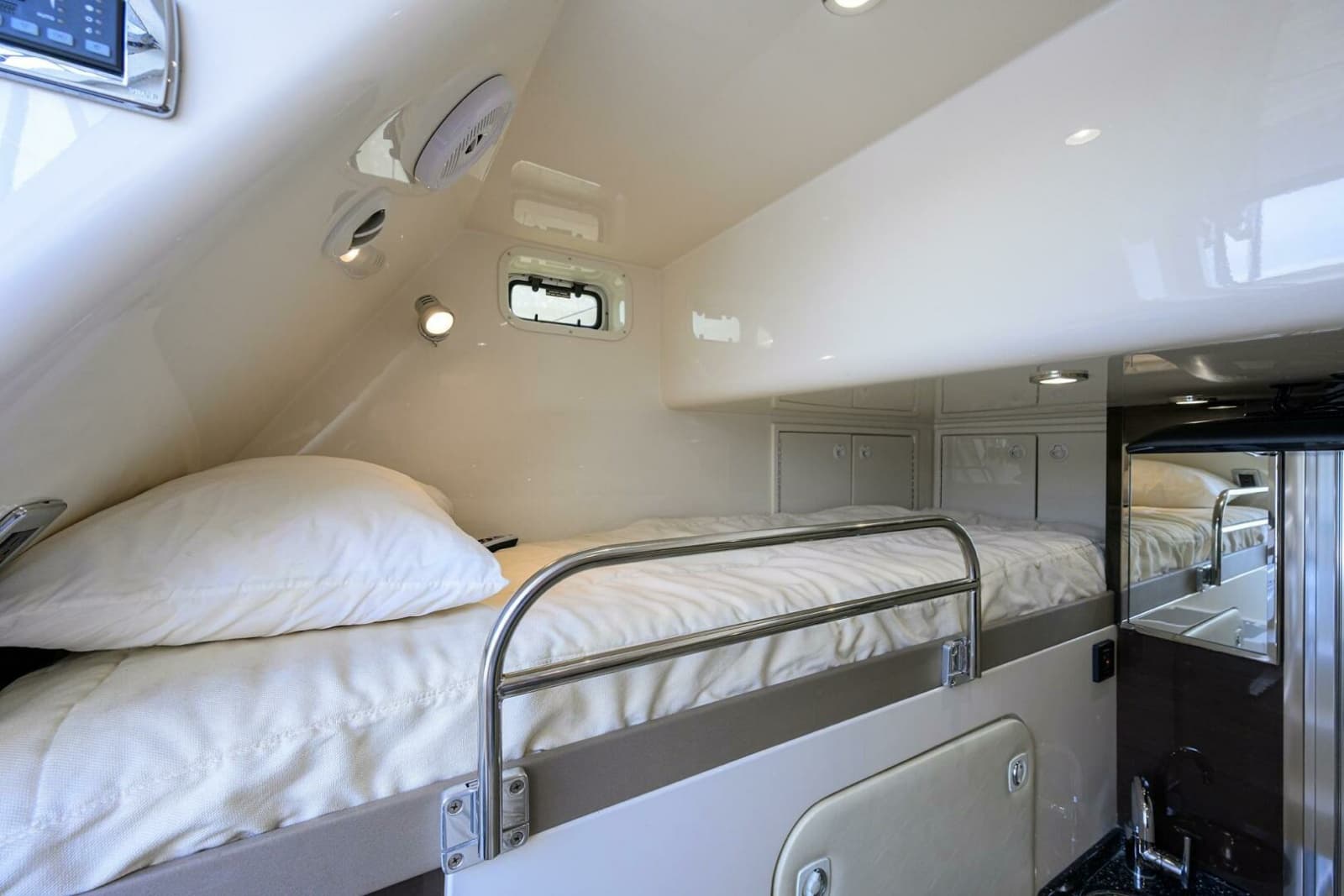 Marquis 66 ANDIAMO - Crew Quarters
