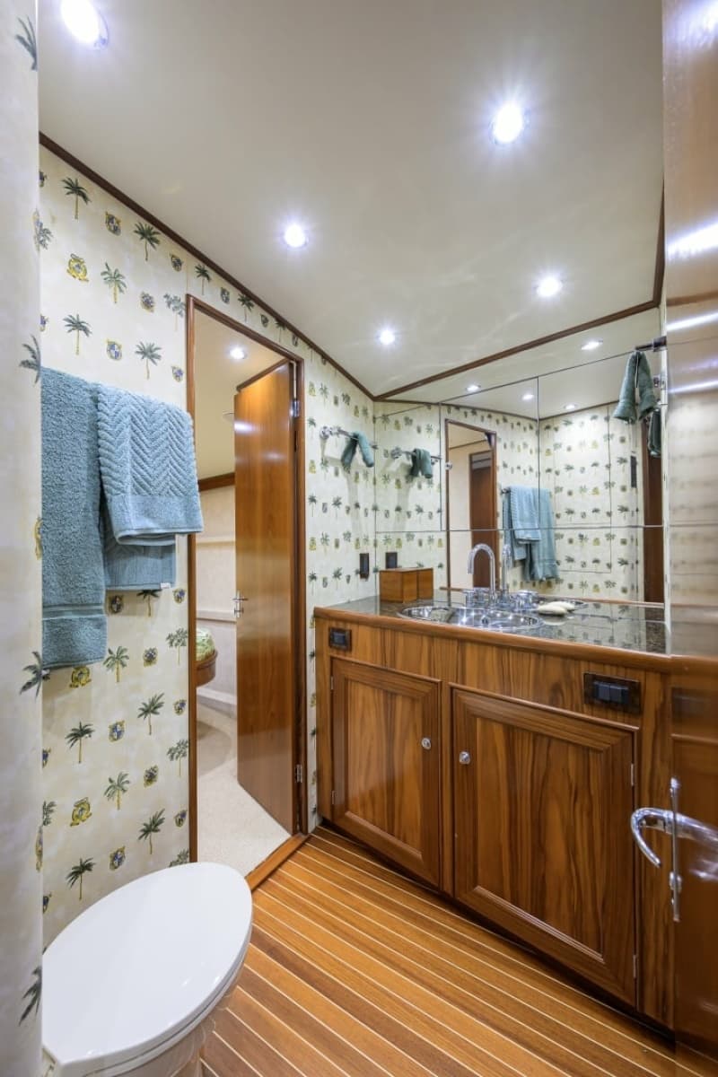 Rybovich 60 SIBONEY - Master Stateroom Ensuite Head