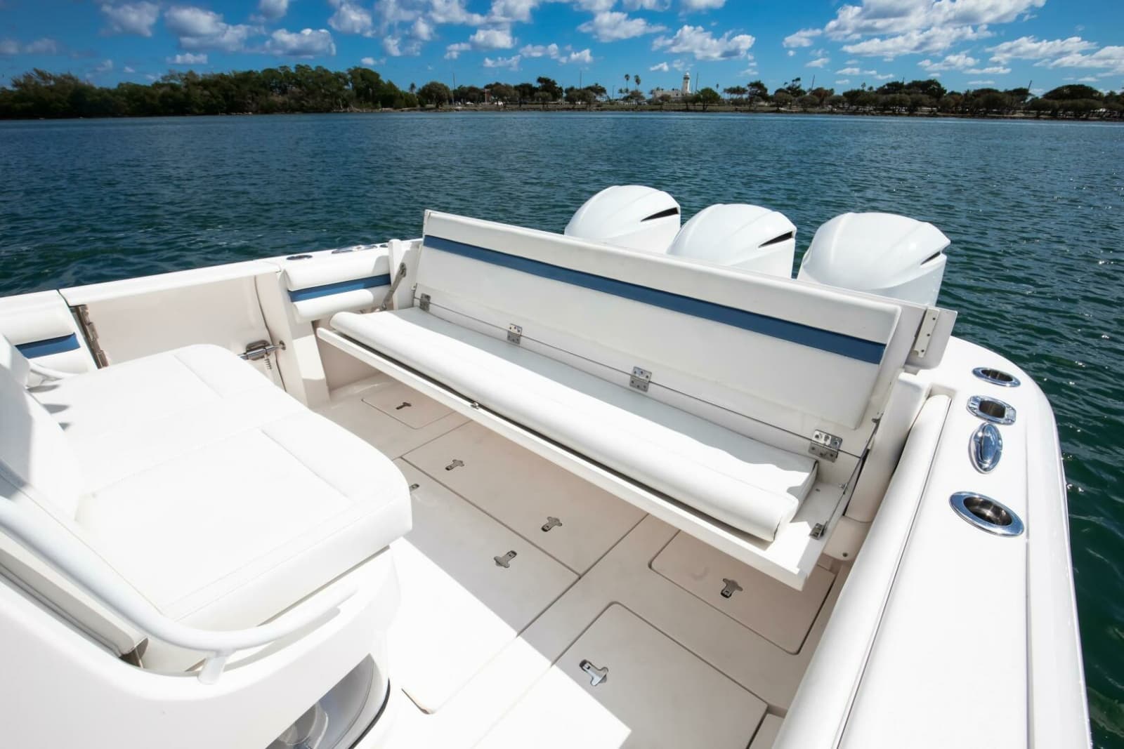 Intrepid 375 - Seating
