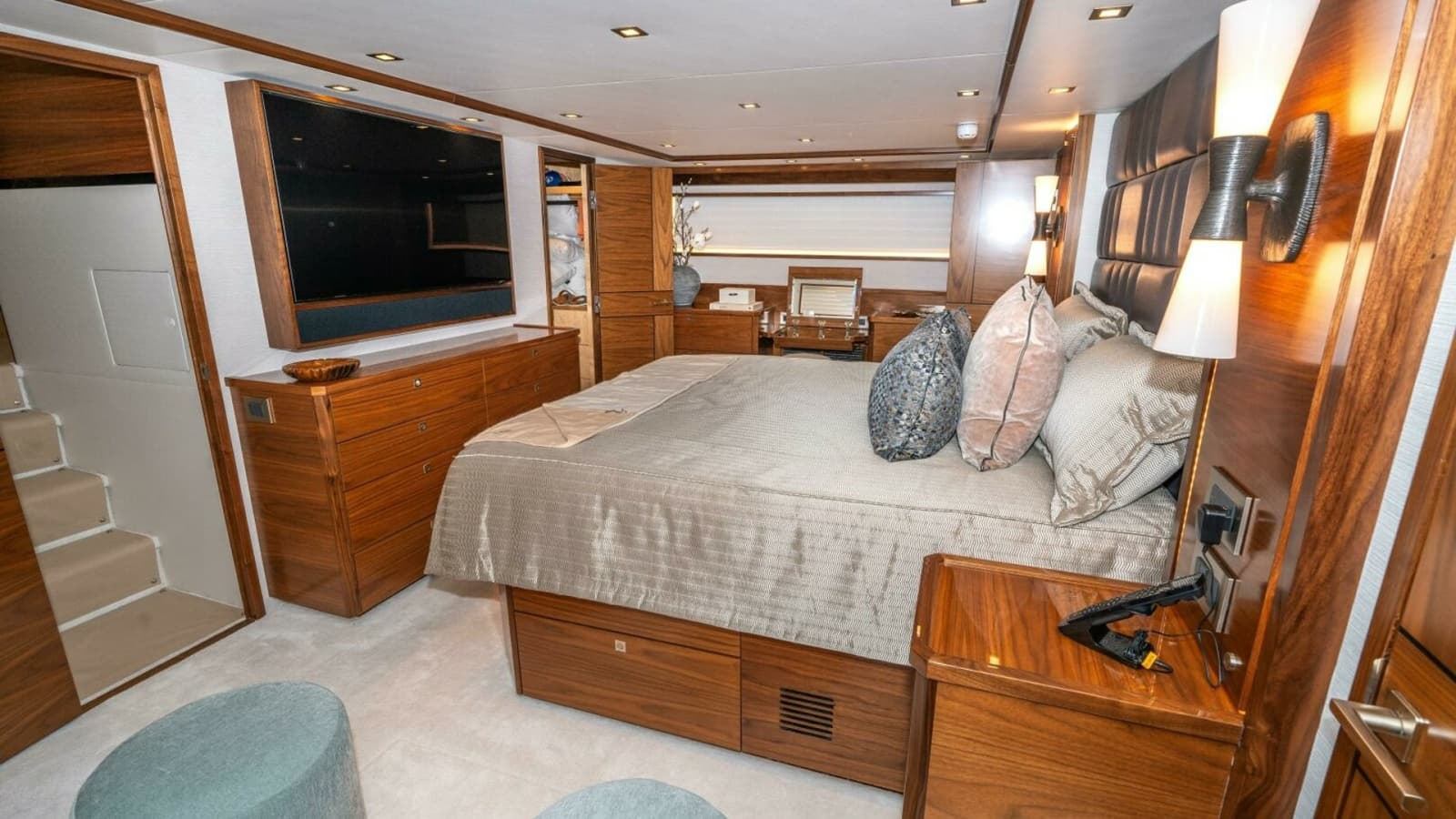 2025 Viking 90C "Zatara"