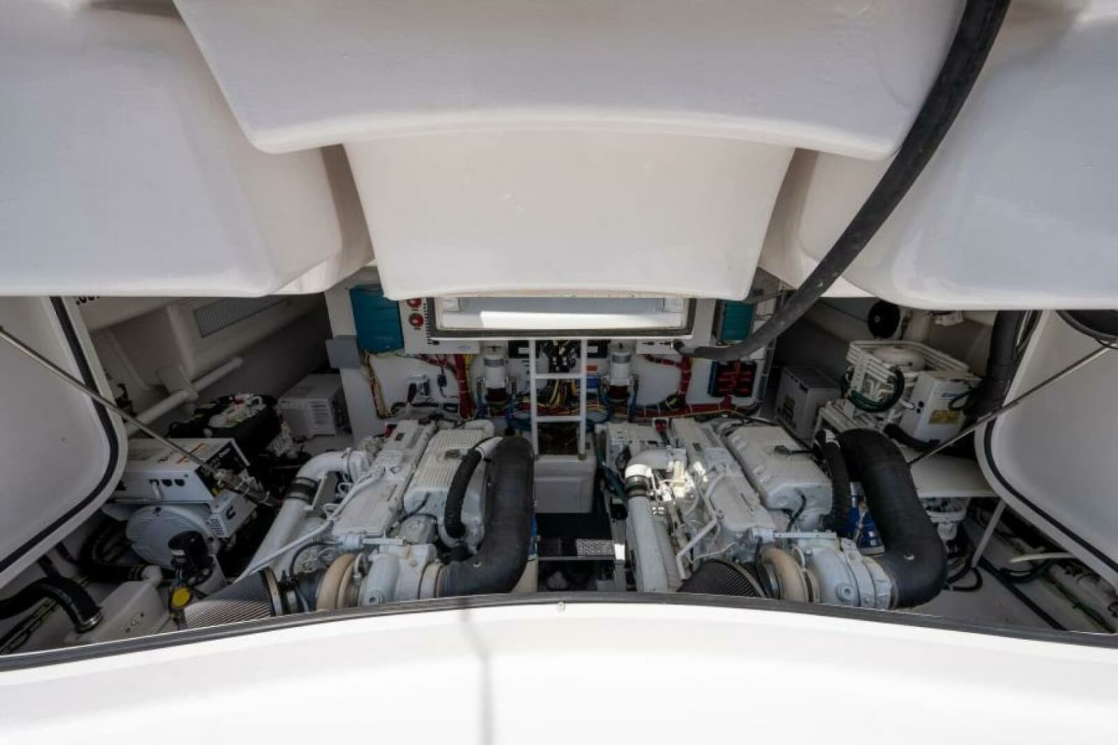Viking 42 - Drop'Em - Engine