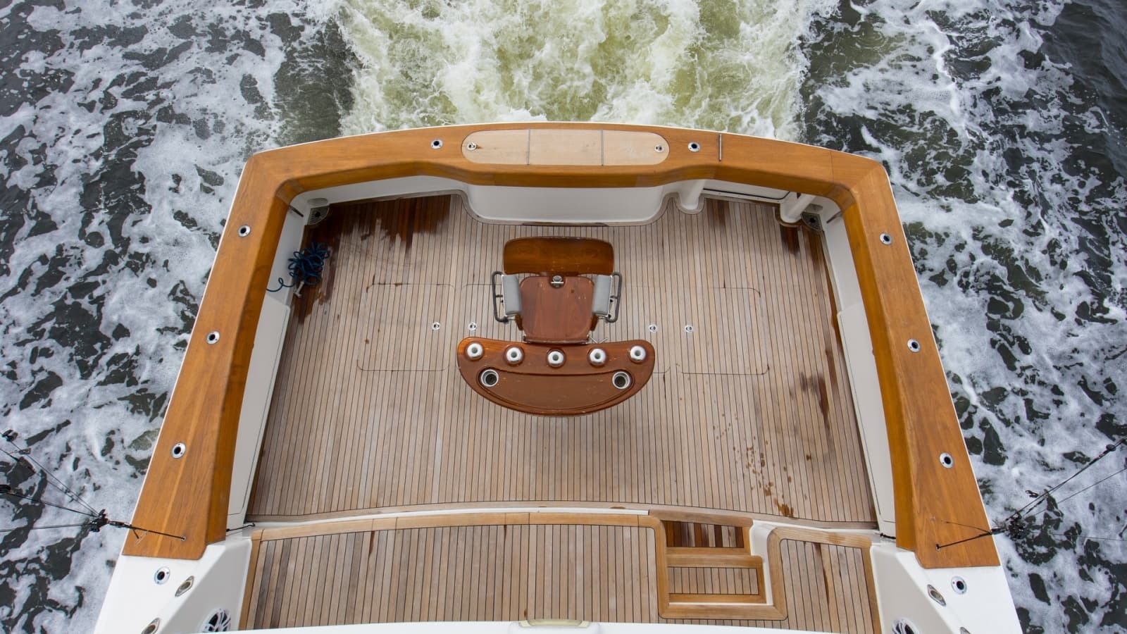 2007 74 Viking Enclosed Bridge Never Settle Rear Deck (8)