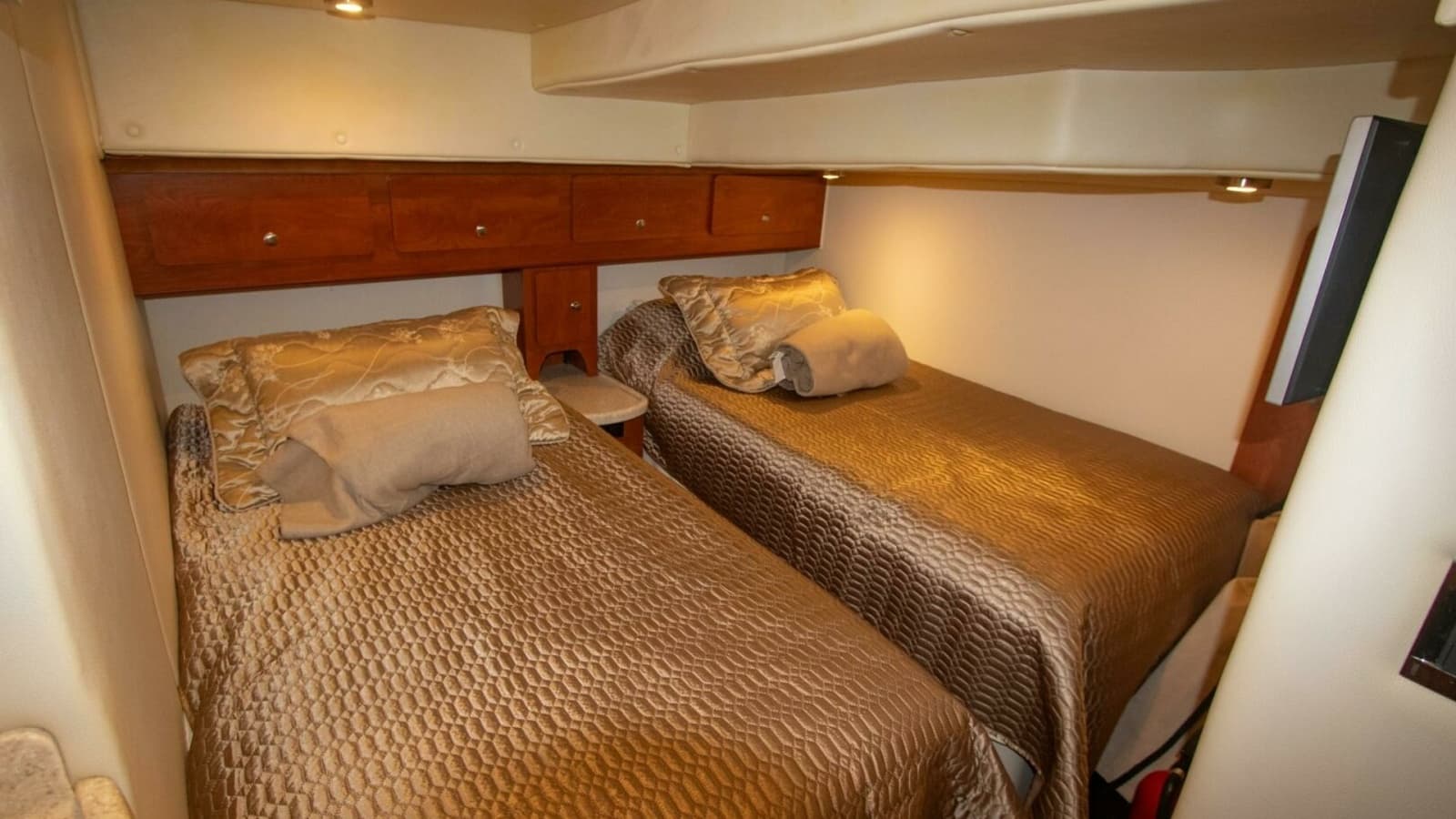 2008 Rinker 40 Express Cruiser