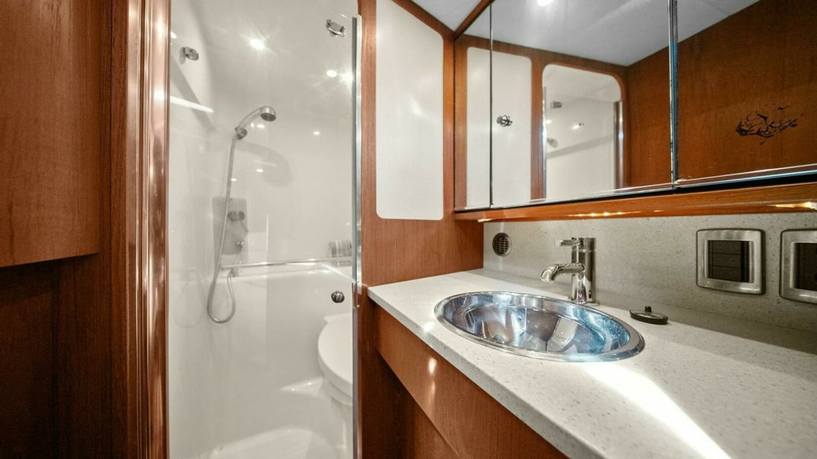 2008 Tiara Yachts 3500 Sovran "Fridge Benefit"