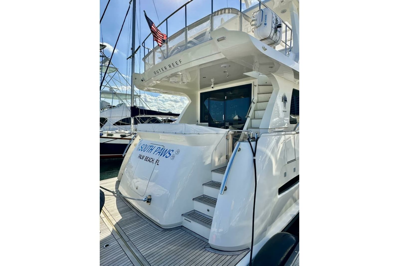 Outer Reef 62 SOUTH  PAWS  - Exterior