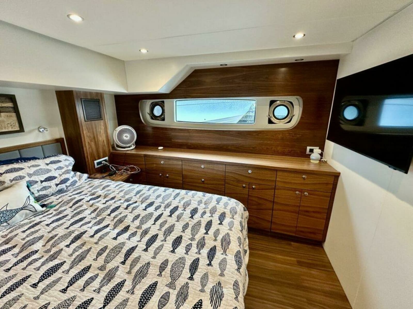 Outer Reef 62 SOUTH  PAWS - Master Stateroom