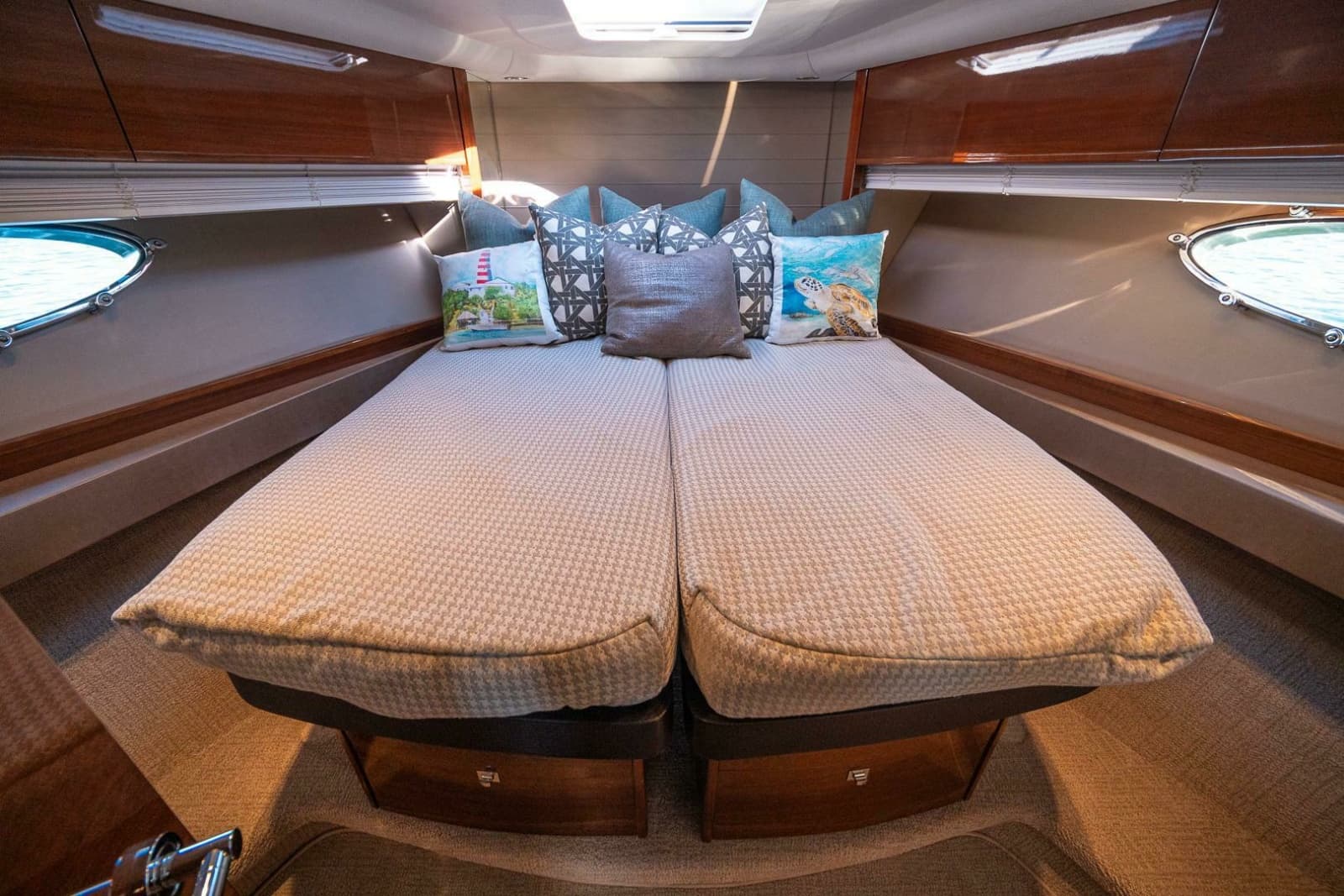 2016 Princess V48
