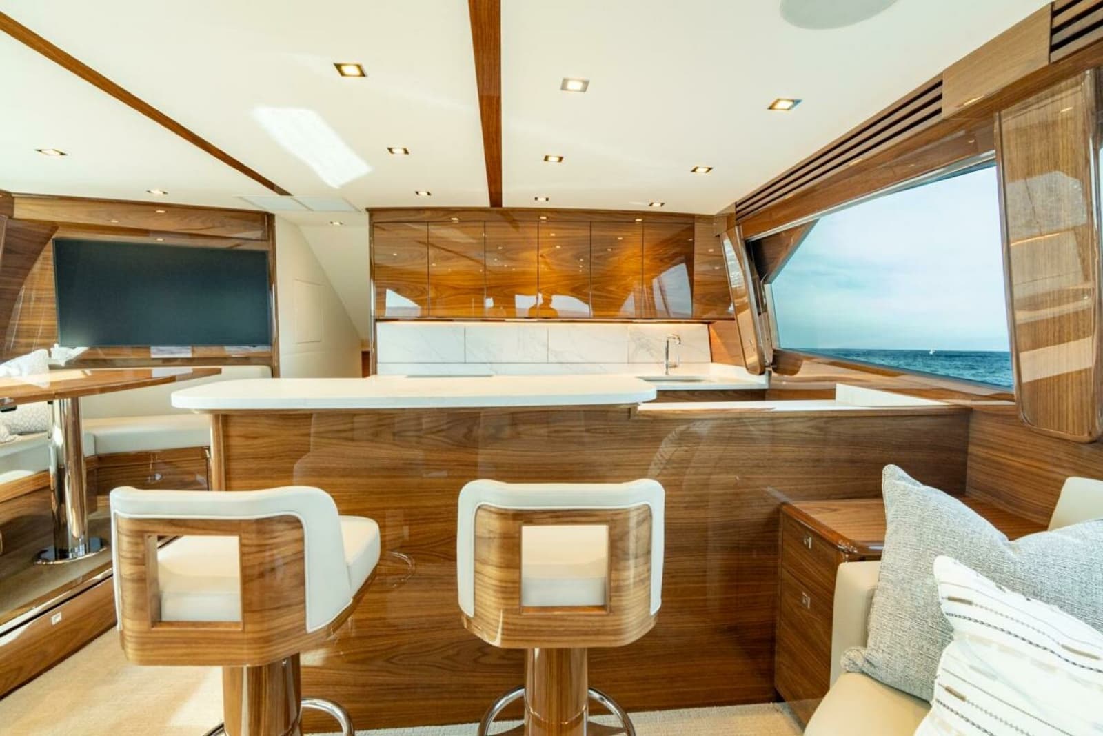Viking 64 - Galley