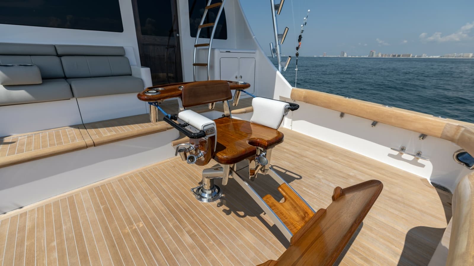 2021 65 Hatteras GT On the DL Cockpit (4)