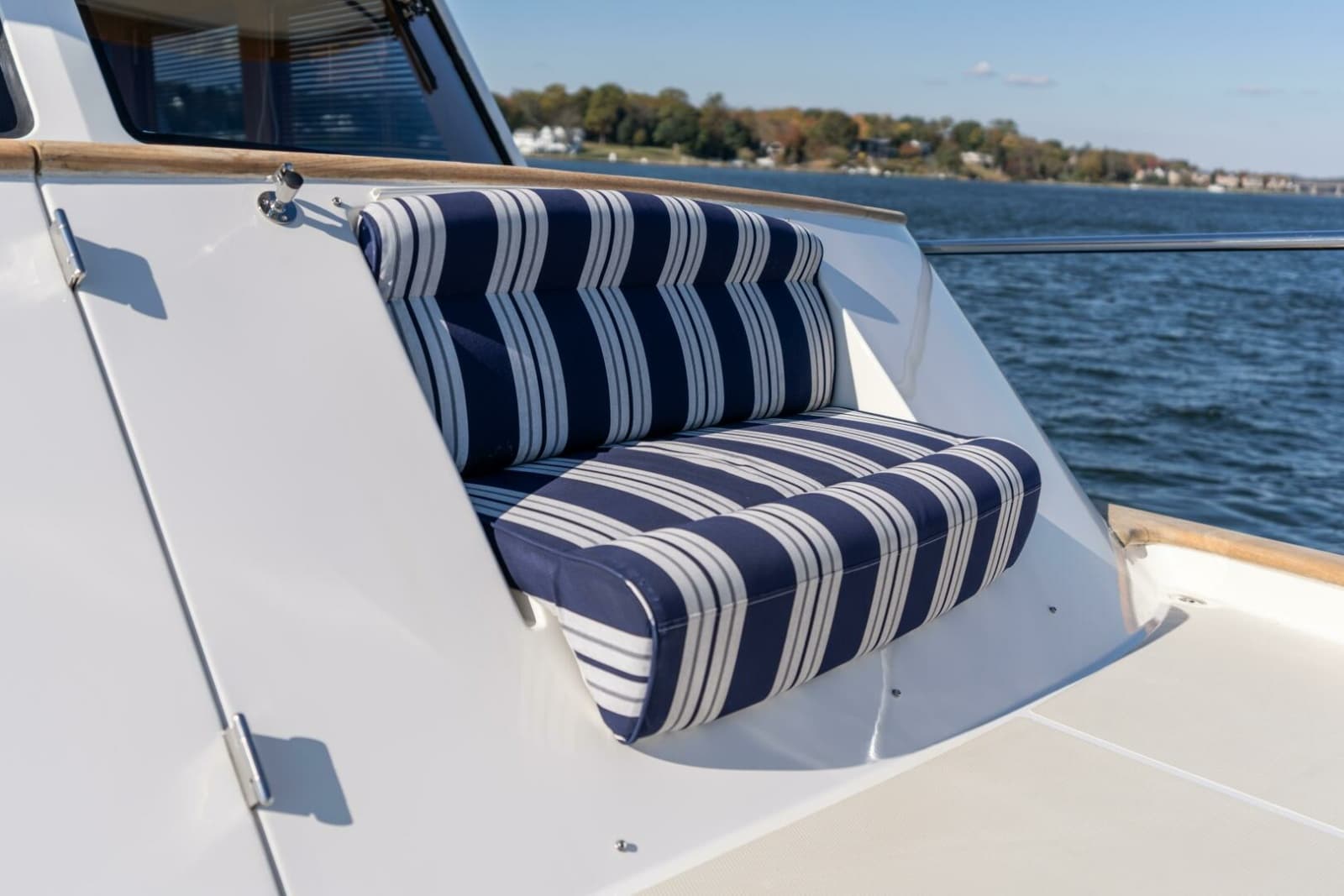 Marlow 72 GRIFFIN - Exterior Forward Seating