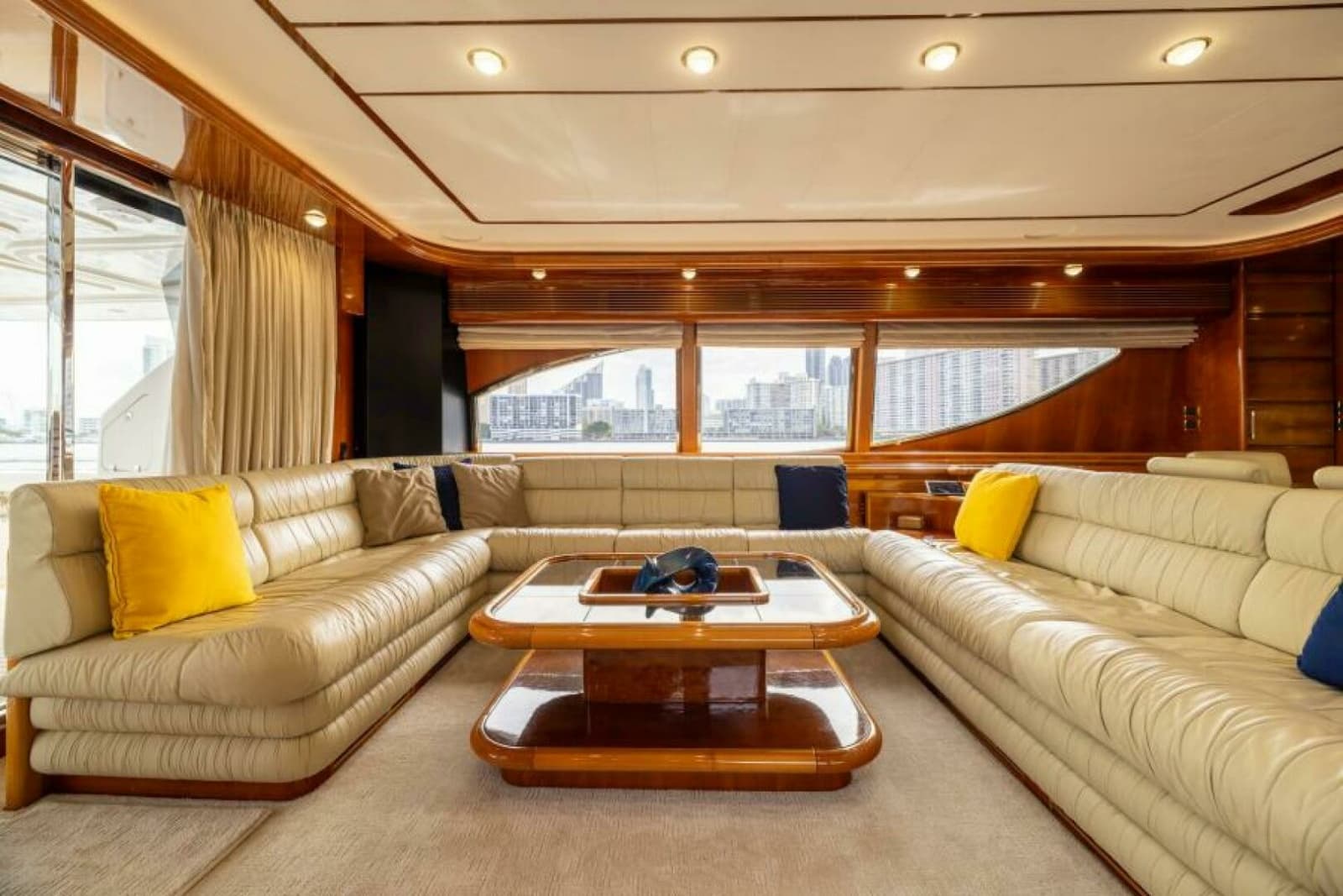 2001 Ferretti 94 Raised Pilothouse - Dreamchaser - Salon