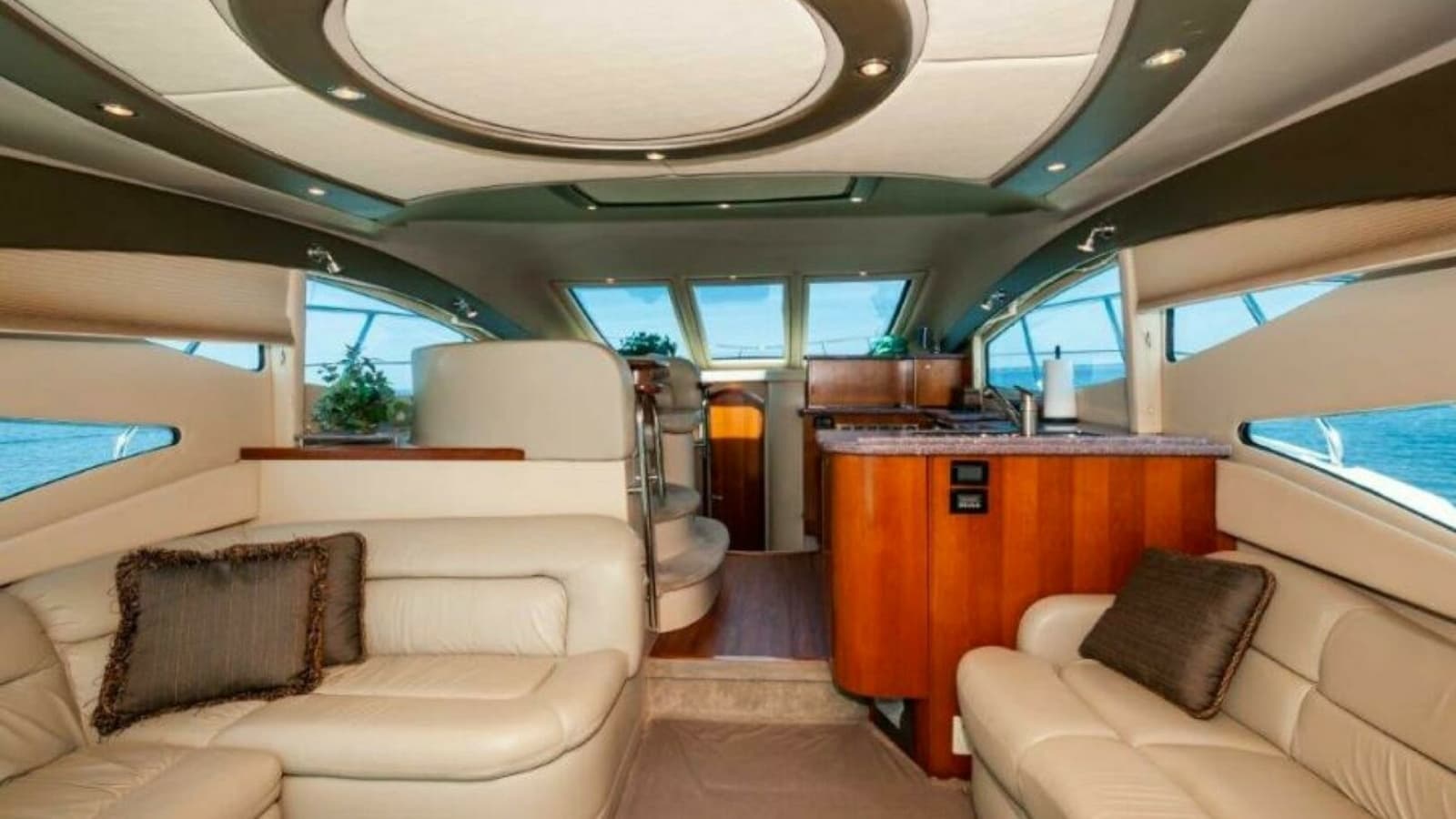 2006 47 Cruisers Salon