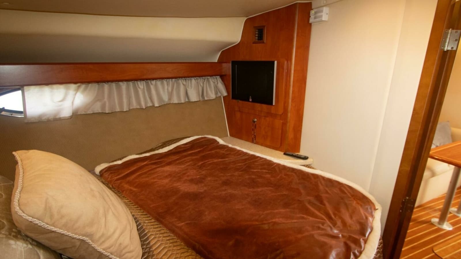 2008 Rinker 40 Express Cruiser
