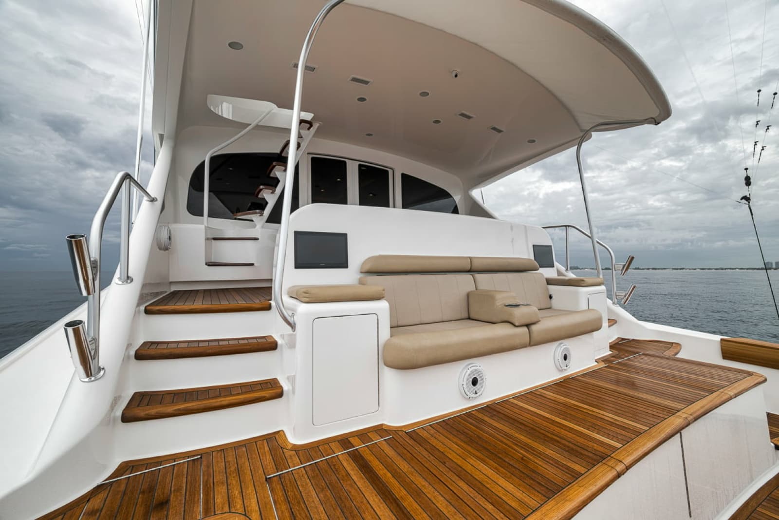 2016 Viking 92 Enclosed Bridge