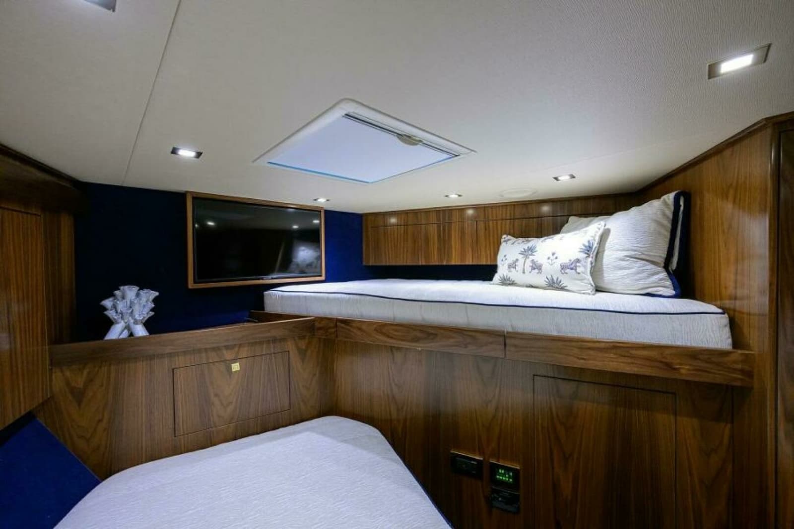 Viking 80 - KEMOSABE - Forward Stateroom