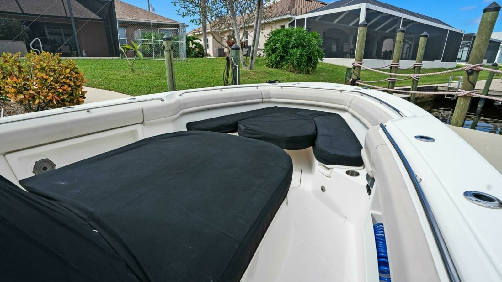 2019 Boston Whaler 380 Outrage 'Lima Kilo' - Bow