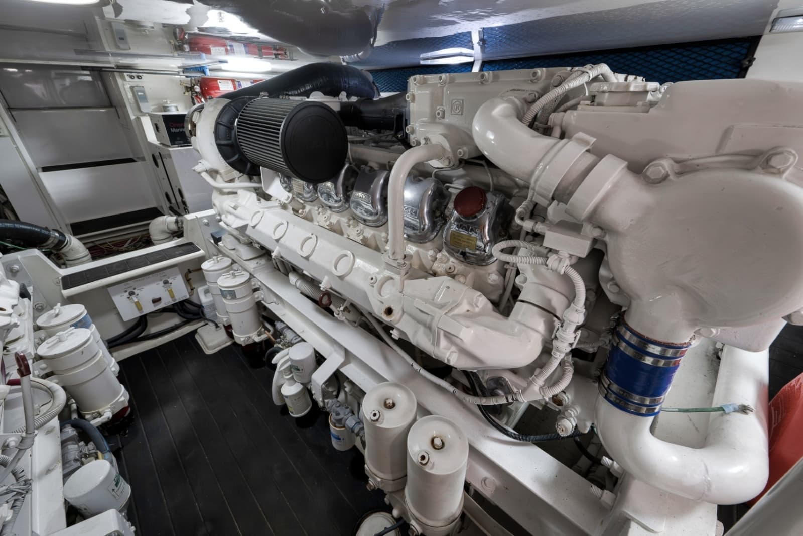 Viking 52 - THE HURRICANE - Engine Room