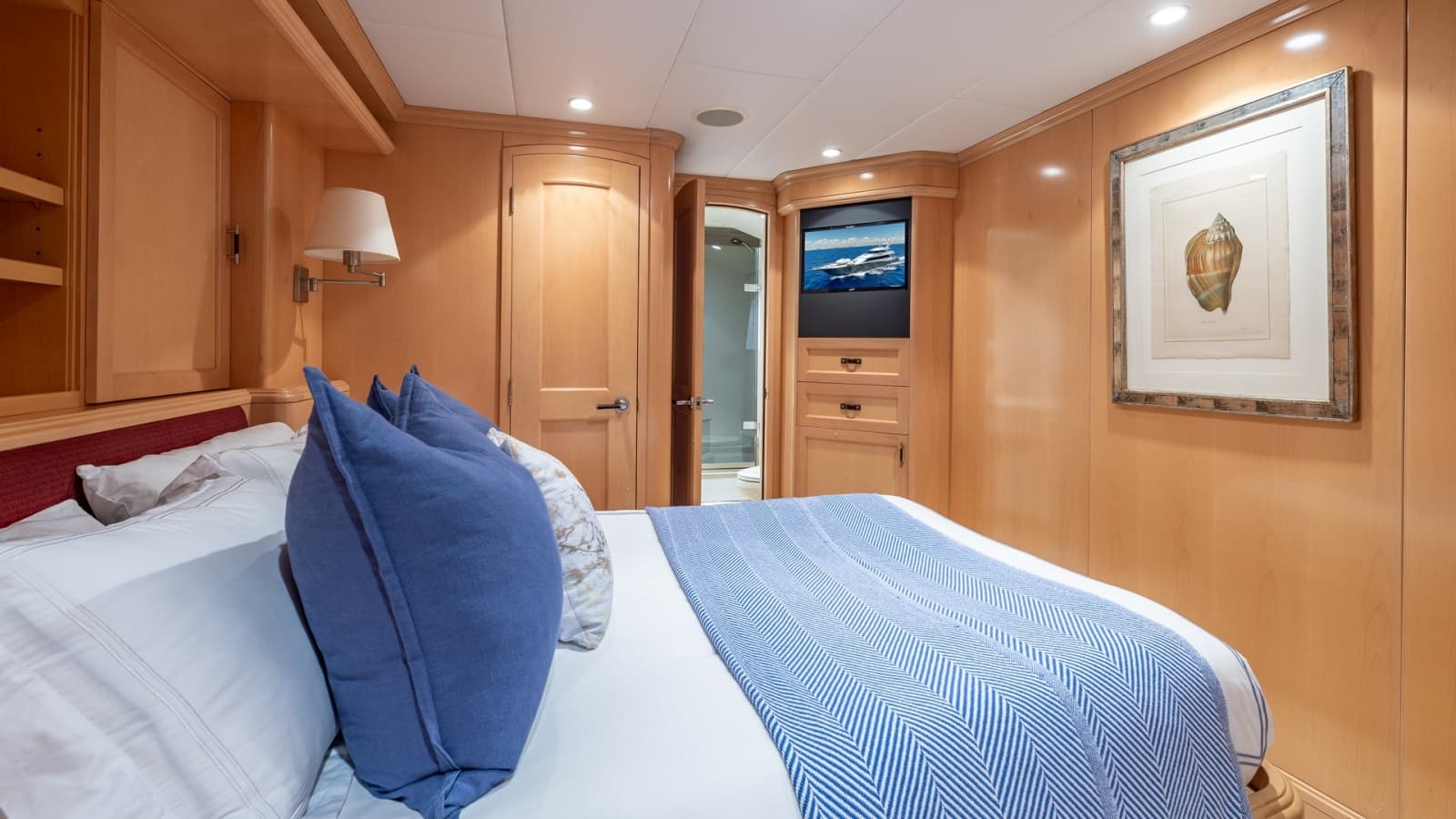 1998 Trinity Yachts Sport Fisherman - BAD COMPANY: Luxurious Guest Stateroom Interior