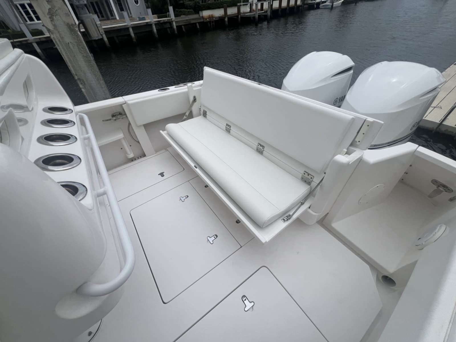 Intrepid 32 PATRICIA - Cockpit