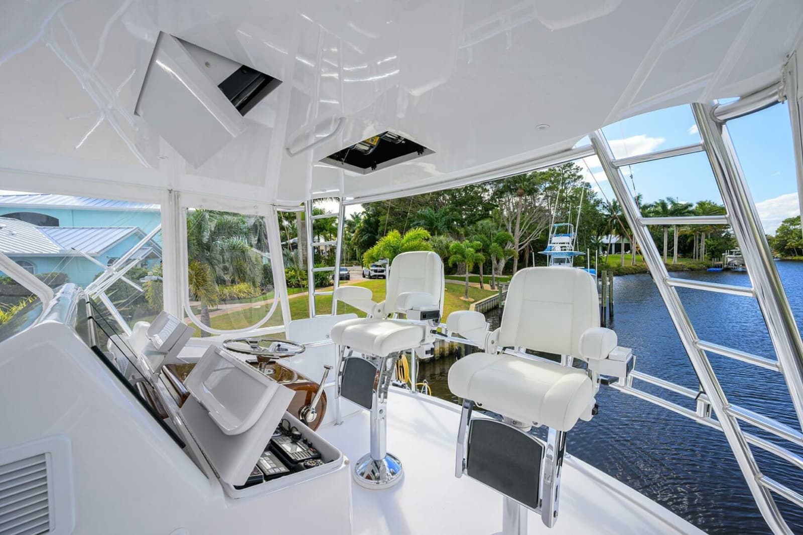 Hatteras 63 Reelin N Dealin - Exterior Flybridge