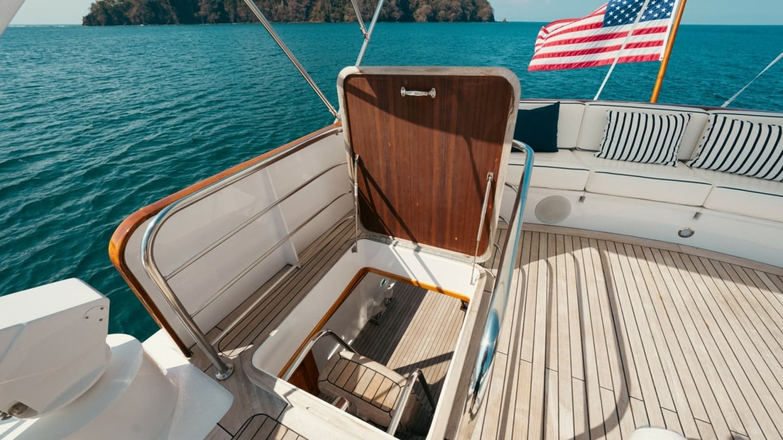1971 Feadship 101 Stair Entry