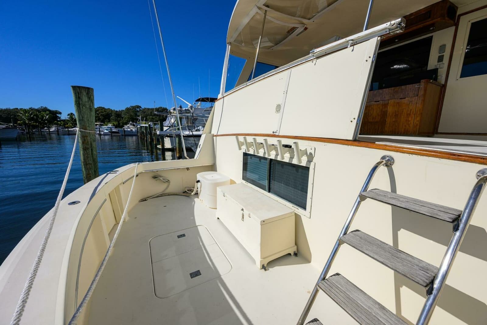 Hatteras 63 - Phantom - Cockpit